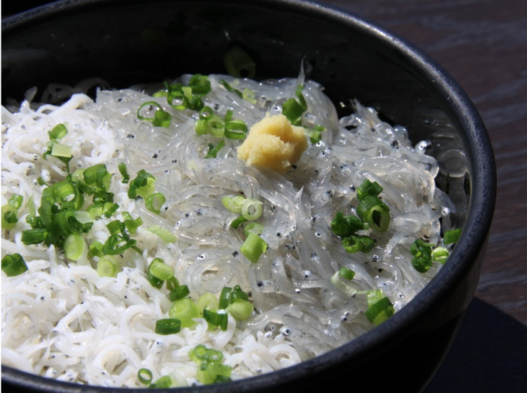 【漁師直伝!】本当に美味しい「しらす」の食べ方やその選び方とは? | 食べチョク&more